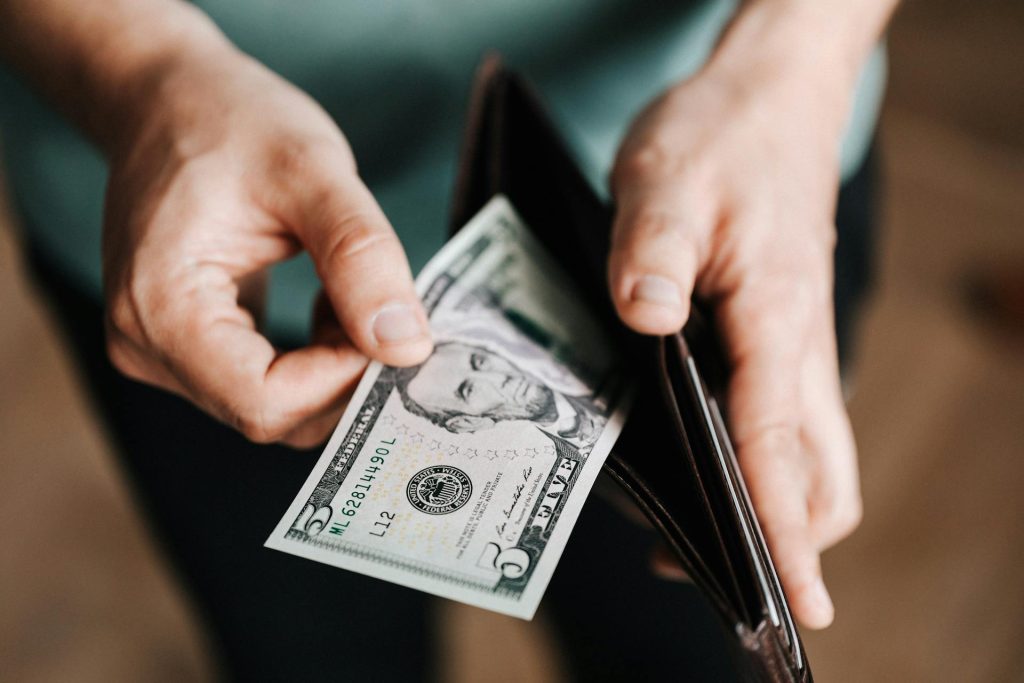 billet argent sortie d un portefeuille