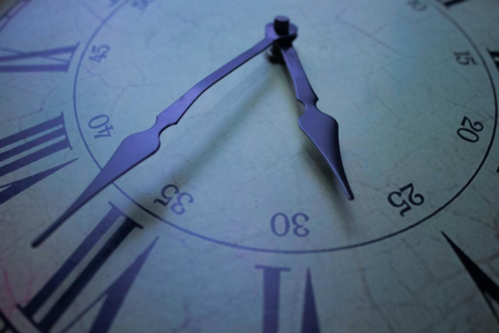 horloge avec aiguilles